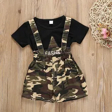 Топ с буквенным принтом для маленьких мальчиков и девочек+ Камуфляжный комплект с шортами на подтяжках, комплект детской одежды