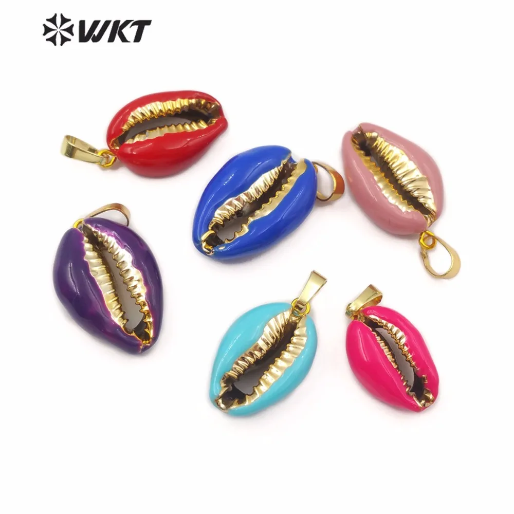 

WT-JP122 Natural Cowrie Shell With Resin Oil Process Blue Purple Red Colorful Gold Trim Shell Pendant For Ladies Gift Jewelry