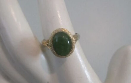 

11474 VINTAGE GOLD-TONE FAUX JADE ROUND RING