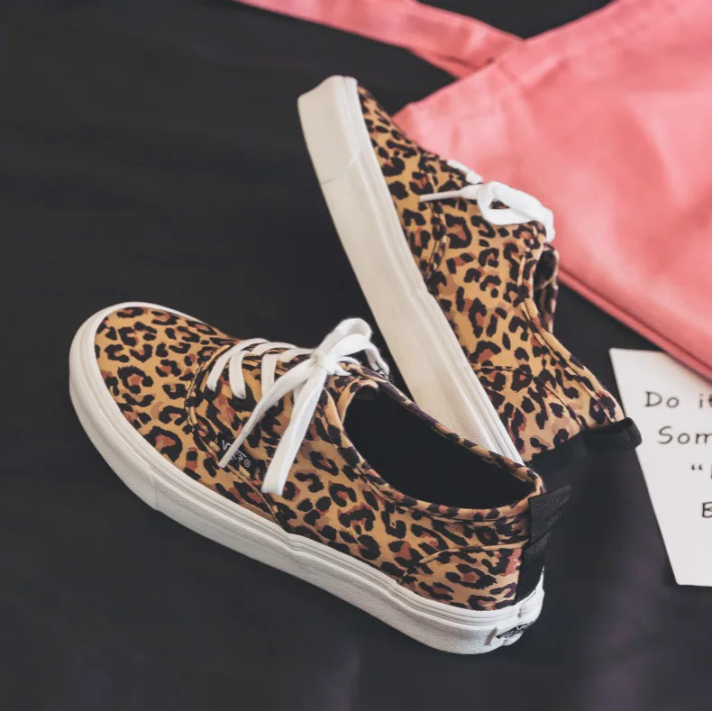 Женская обувь с леопардовым принтом; женская повседневная обувь на плоской подошве со шнуровкой; Новинка года; модная обувь с тигром; Zapatillas Deportivas Mujer; Размеры 35-40