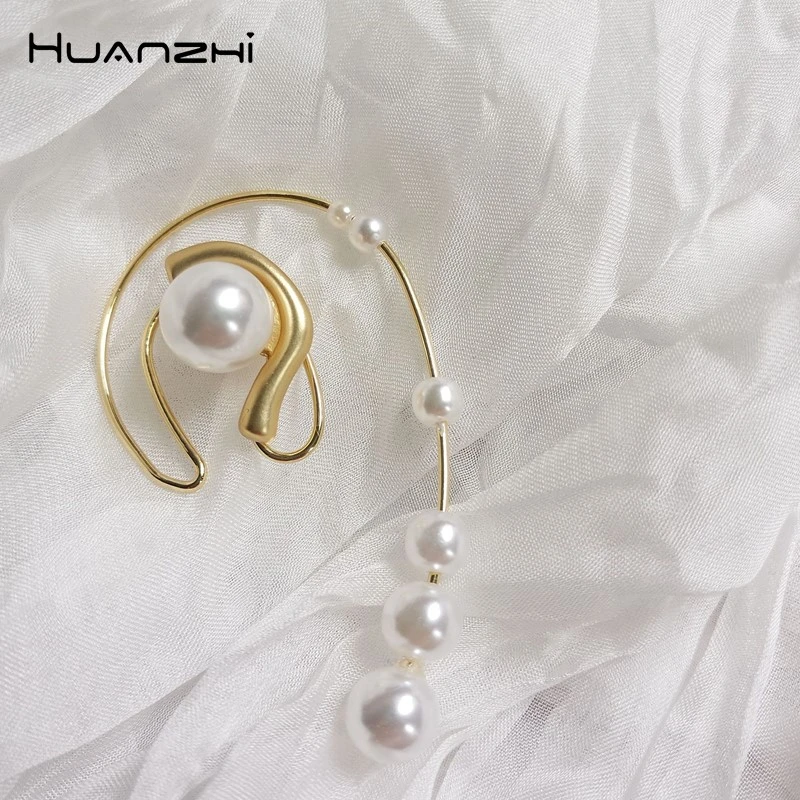 

HUANZHI 2019 New Design S925 Silver Elegant Matte Pearl Ear Shape Gold Silver Pierced Ear Clip Stud Earrings for Women Party