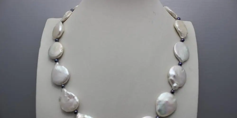 

white Coin-shaped fresh water pearl necklace 19INCH &3.5mm black beads a(5.18)