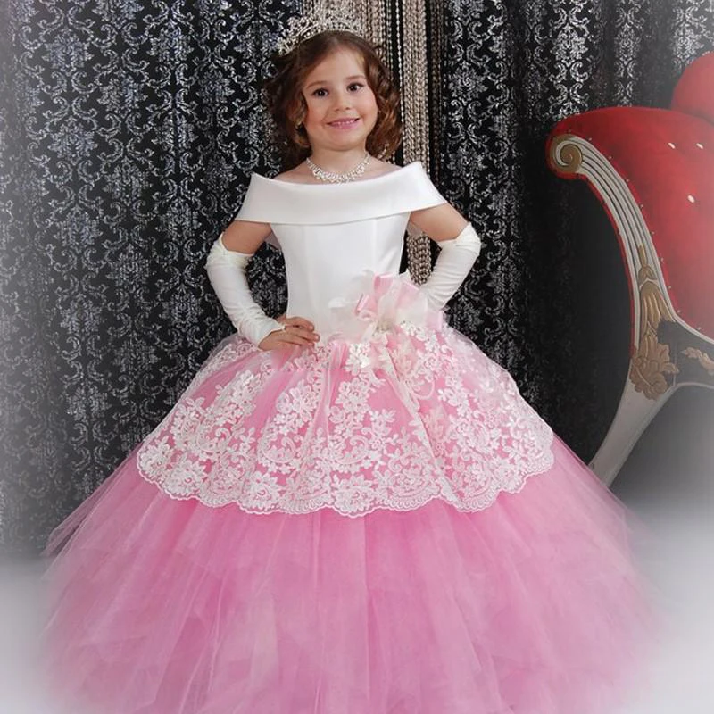 Featured Items Make creative décor accessories for special occasions using the Wyla Glimmer Tulle Spool 6