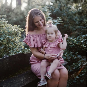 

Mommy And Me Off-Shoulder Dresses 2019 Family Matching Clothes Mom And Daughter Pink Dress Mother And Baby Girl Family Look