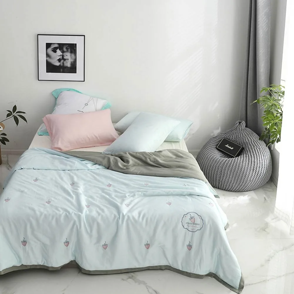 

2019 Brief Light Blue Strawberry Summer Quilt Air-condition Embroidery Comforter Artificial Silk Fabric Polyester Queen Size