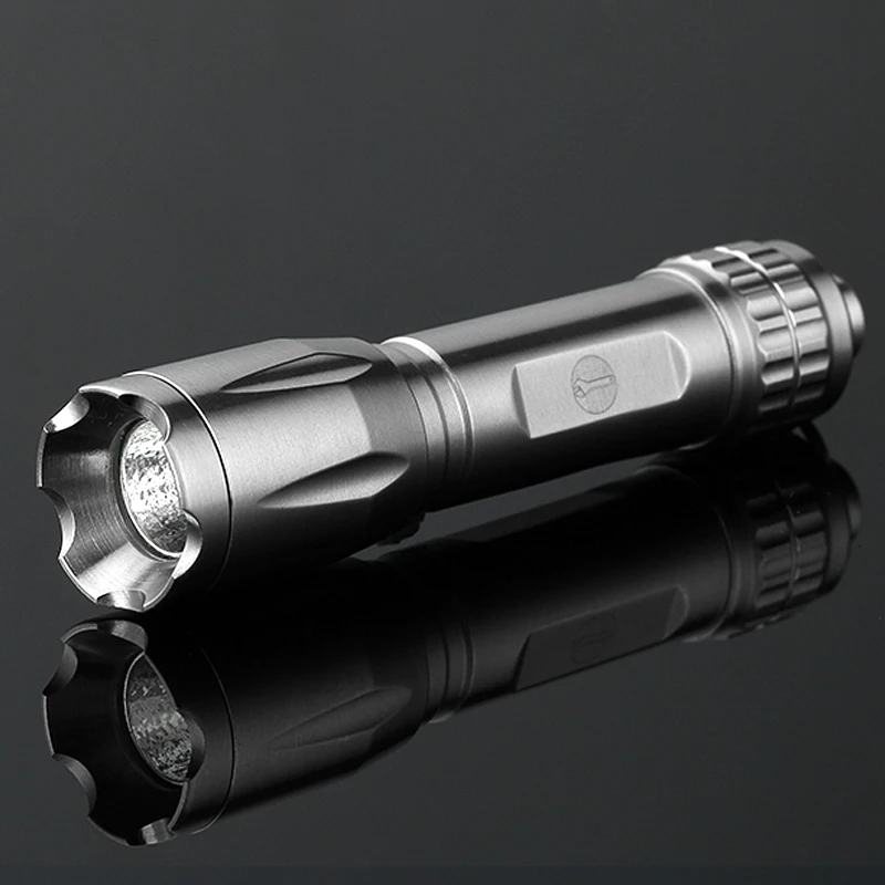 

H1083 Outdoor camping glare stainless steel mini portable flashlight LED flashlight EDC Gadget pendant
