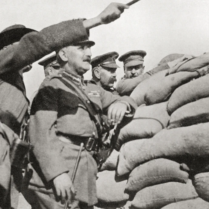 Lord Kitchener's personal visit to Gallipoli in 1915 Examining the position from the Anzac trenches close to the Tur 1