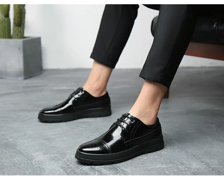 Новинка года; мужские повседневные кожаные туфли с перфорацией Bullock; черные официальные деловые для мужчин; свадебные модельные туфли на плоской подошве;