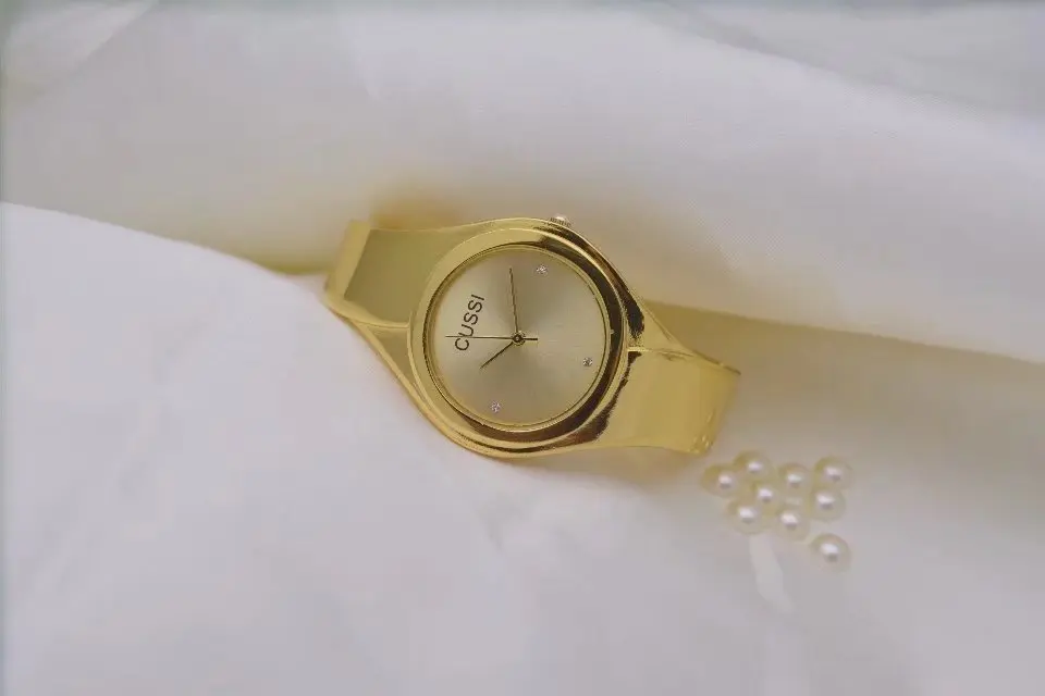 Cussi Золотой женщин браслет Часы Топ Роскошная Брендовая женская одежда Часы Кварцевые наручные часы Reloj Mujer любовник подарки
