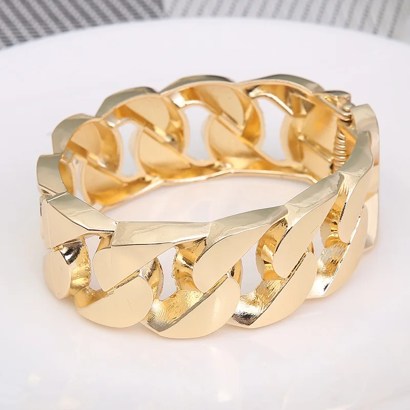 

50PCS metal napkin ring hollow necklace shape napkin ring cocktail party model room set ornament