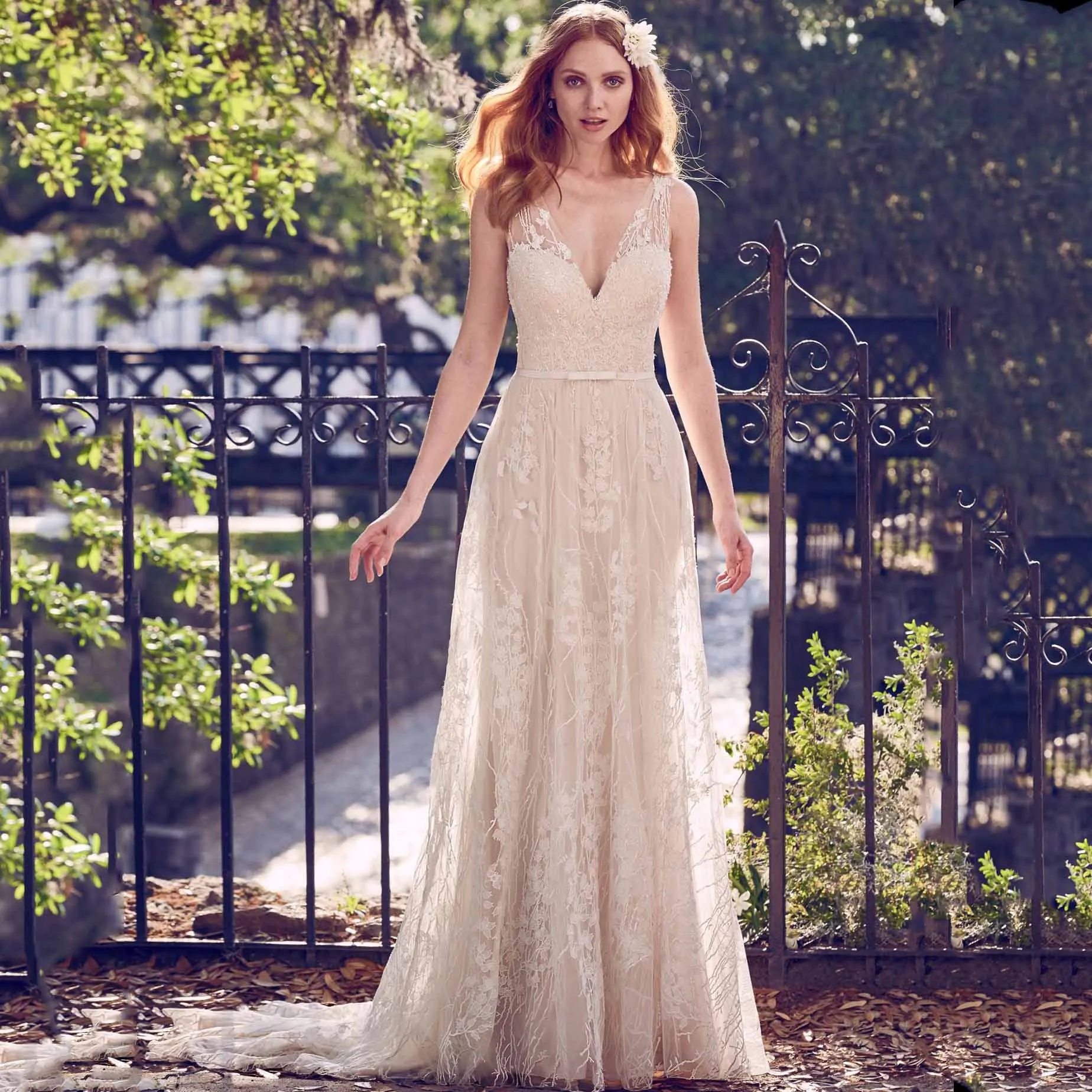 

Beige Color Illusion Lace Tulle Wedding Dress Sexy V Neck V Back Lace Appliqued A Line Court Train Bridal Gowns New Arrival