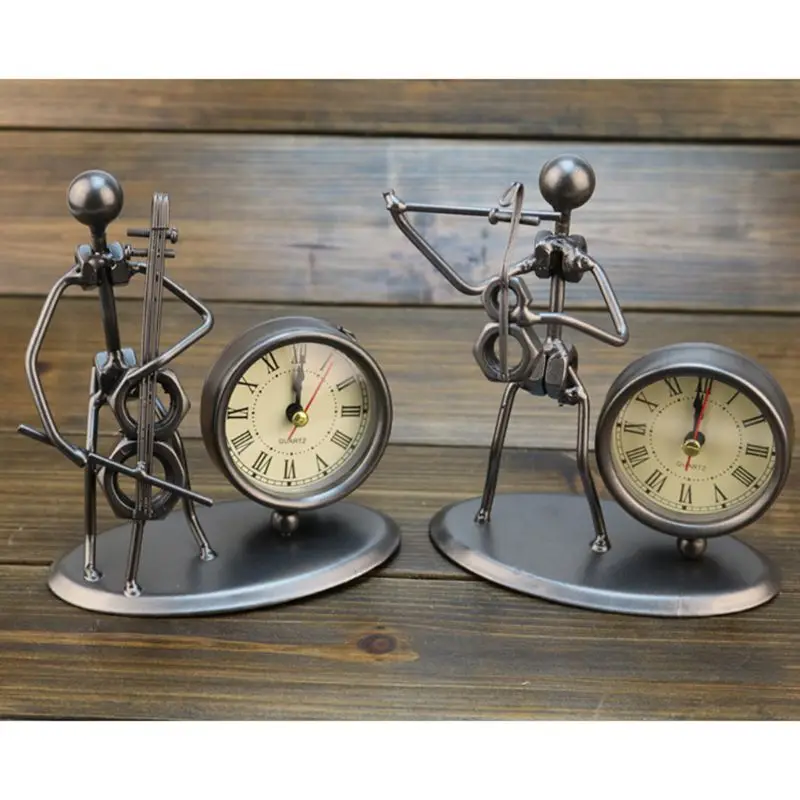 

Creative Iron Stainless Steel Small Seat Clock Iron Art Retro Personal Clock Birthday Gift Home decoration Random Delivery