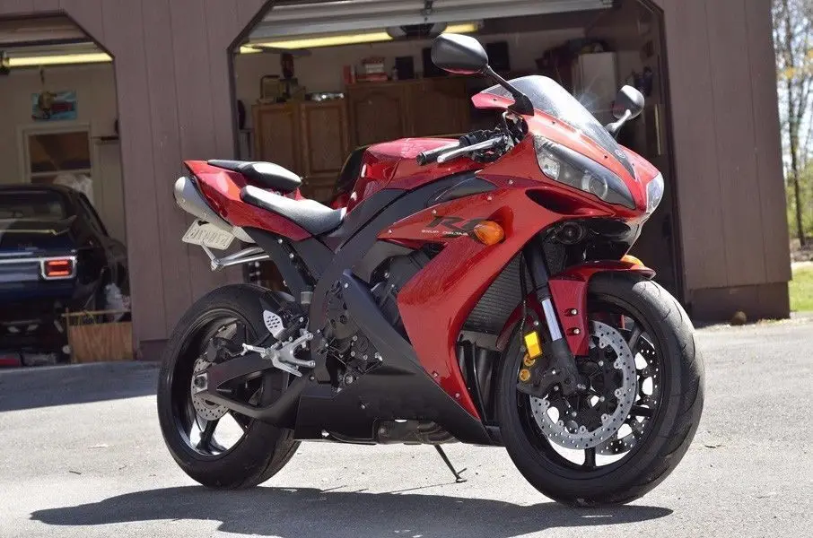 Yamaha r1 матовый черно красный