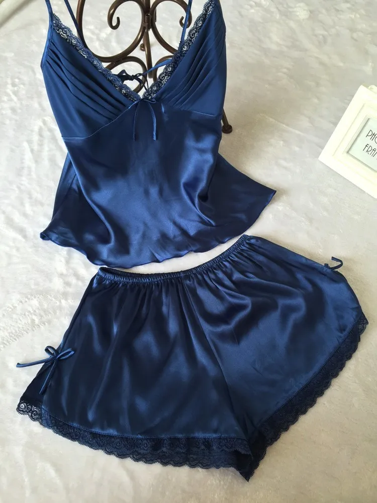 2557477383_2043651032