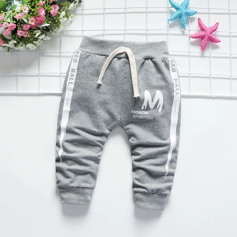 Розничная, новая весенняя детская одежда для новорожденных, штаны-шаровары с буквенным принтом «М» для маленьких мальчиков и девочек, легинсы, маленькие хлопковые брюки