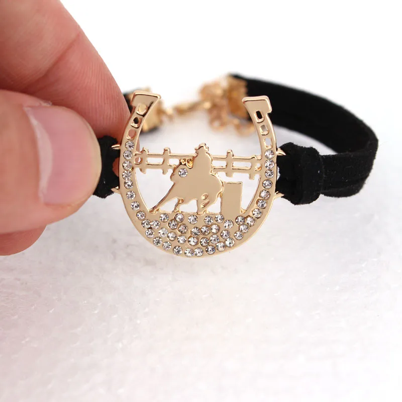

hzew new Riding horse and horseshoe pendant necklace horse necklaces gift