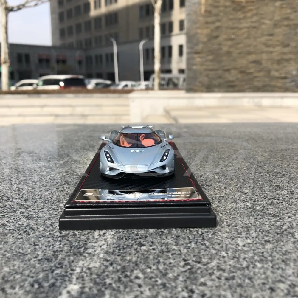 Полимерная модель автомобиля SophiArt Koenigsegg Regera 1:43 (серебристый/синий) + маленький