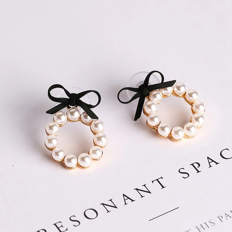 

SHUANGR Circle Simulated Pearl Bow Stud Earrings For Women Trendy Black White Earrings bijoux femme Jewelry Gift Brincos