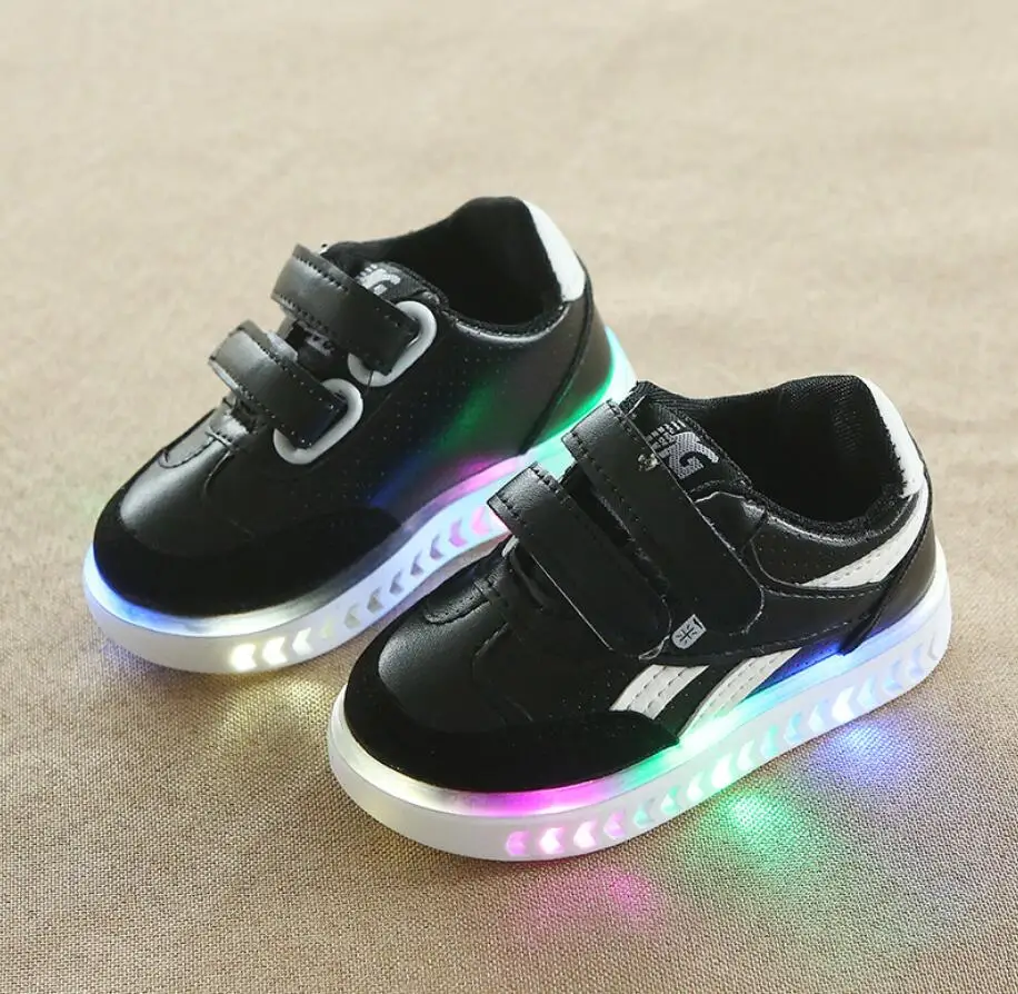 Новинка; детская светящаяся обувь для мальчиков и девочек; спортивная обувь для бега; модные детские кроссовки с мигающими огнями; Светодиодный кроссовки для маленьких детей - Цвет: Черный