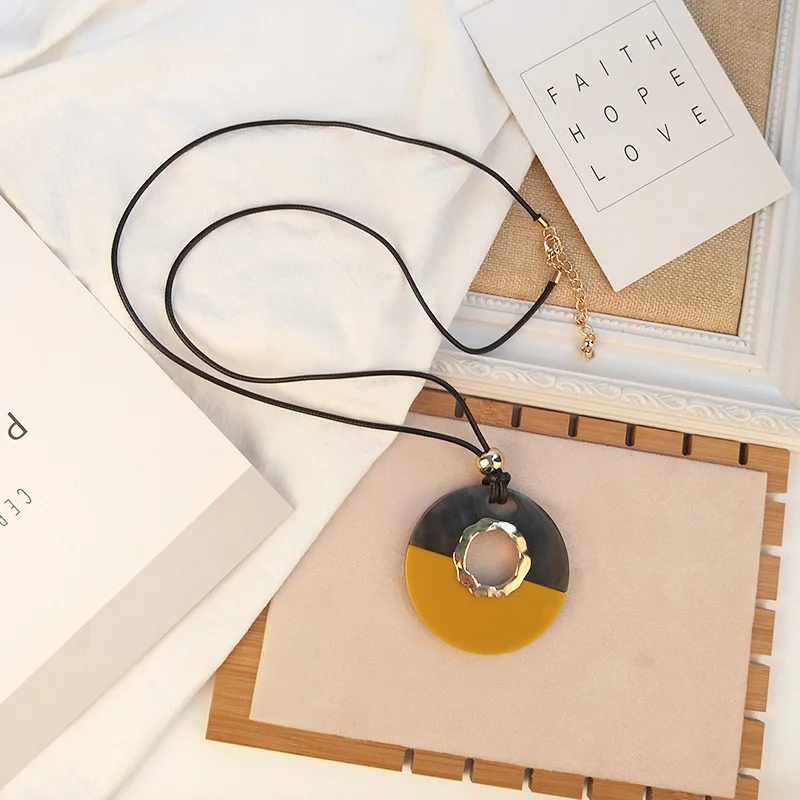 Guanlong Classic Fashion Acrylic Necklace Women With Big Resin Round Geometric Pink Pendant Long Leather Chains Necklace Jewelry (4)