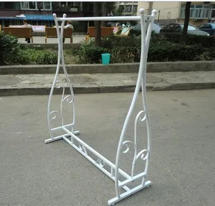 

Clothing store iron art display rack of the shelf island frame of the family hangers.