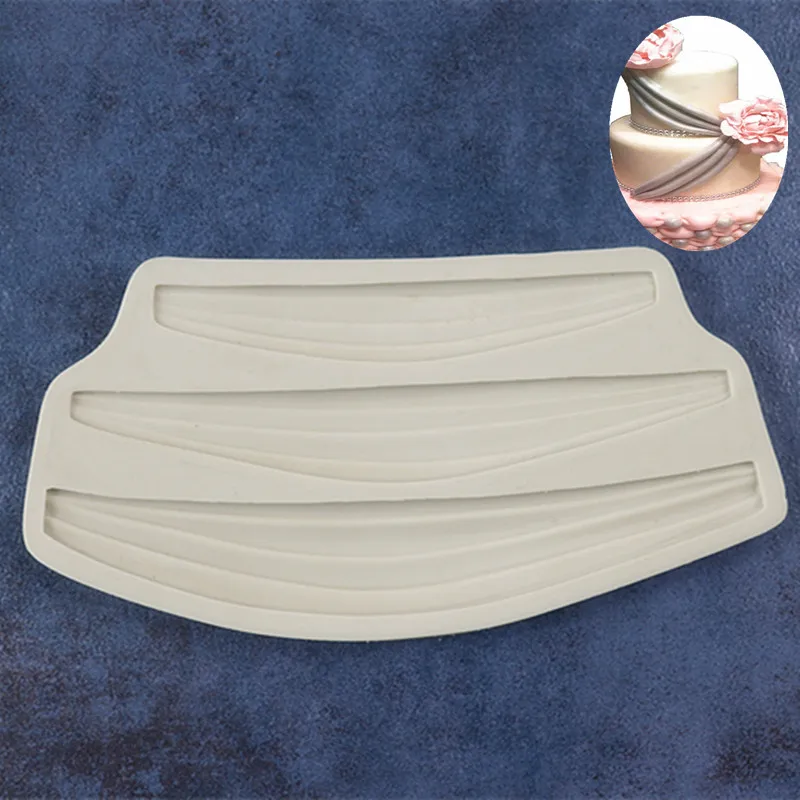 

Vintage Satin Ribbon Drape Around The Edge Decorated With Liquid Silicone Fondant Cake Silicone Chocolate Cake Mold A1001
