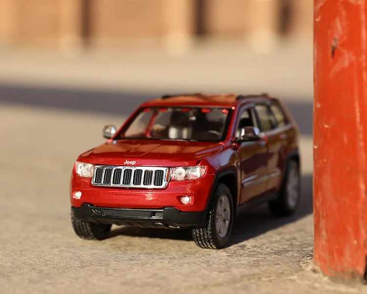 Коллекционный 1:24 Литой автомобиль Modles AlloyAuto Мобильный спортивный mkd3 JEEP SUV Grand Cherokee