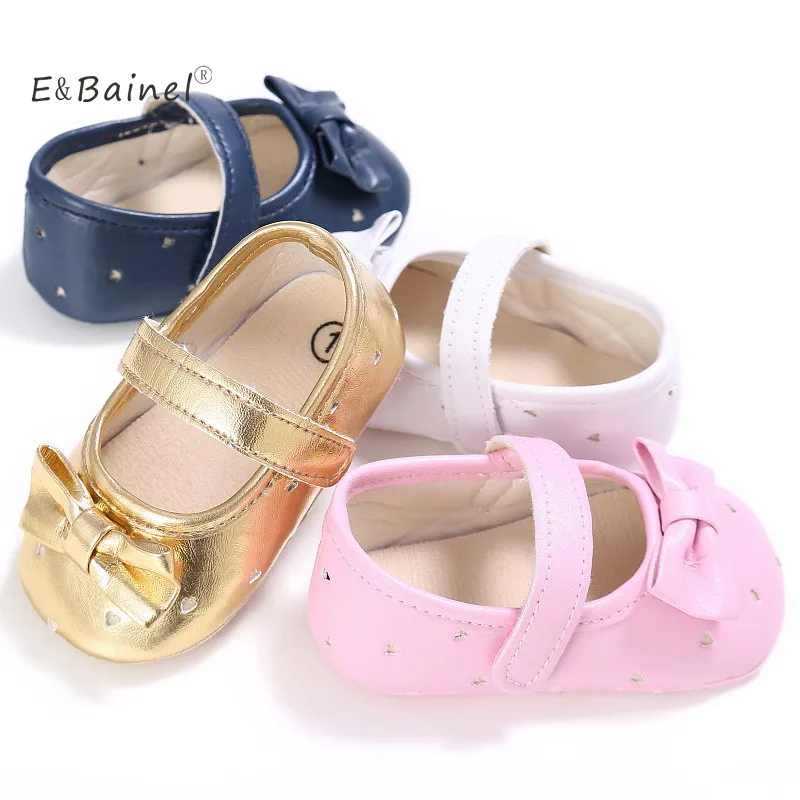 E& Bainel из искусственной кожи, для детей обувь Новорожденный Детская кроватка мягкая обувь Кроссовки Первые ходунки сердце 0-18 м