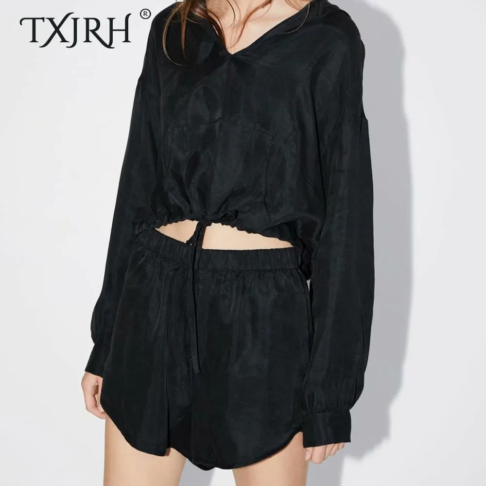 

TXJRH 2019 Sexy Kangaroo Pocket Long Sleeve Hooded Pullover Black Short Sweatshirts Women Elastic Waist Shorts 2 Pieces Sets