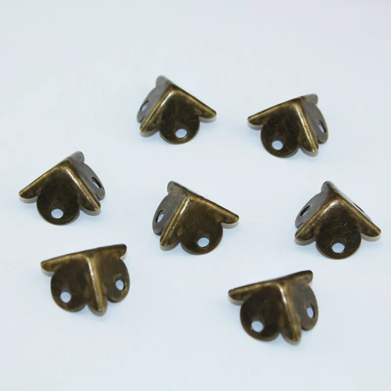 Vintage-Mini-Luggage-Case-Box-Corner-Brackets-Corner-For-Furniture-Decoration-Triangular-Iron-Cover-Holes-Bronze (1)