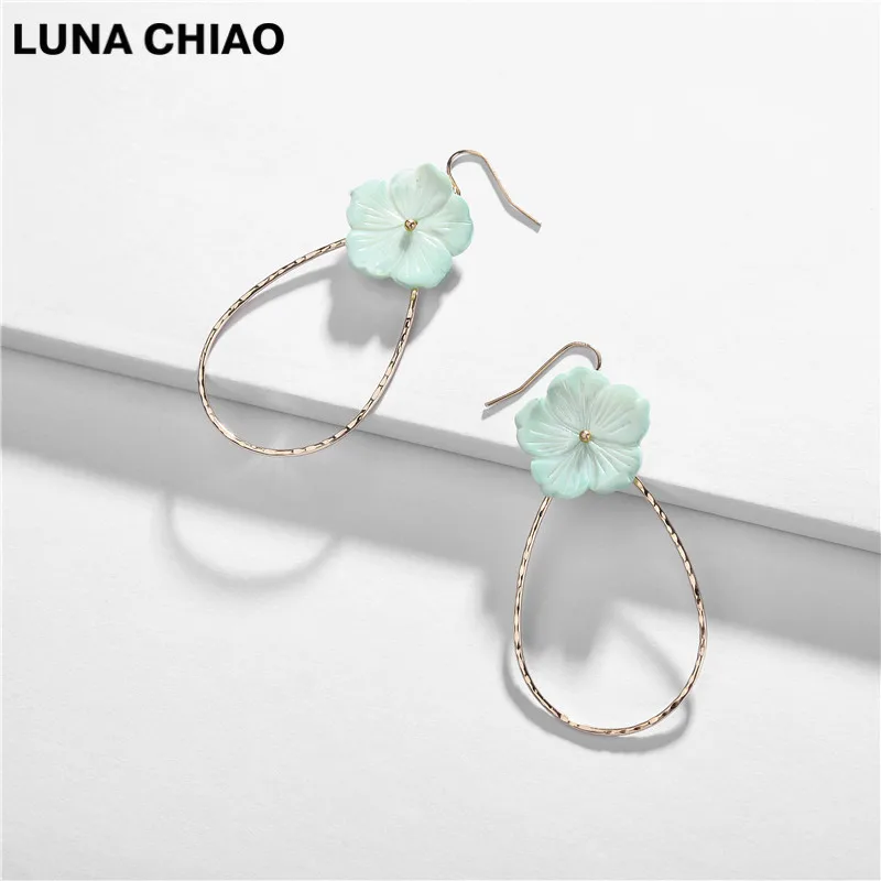 

LUNA CHIAO 2019 New Trendy Shell Flower Water Drop Earrings for Summer Vocations Wear Dangle Earring Jewelry
