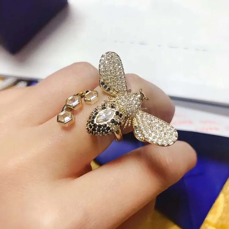 

Brand new Fashion titanium steel finger ring Double color crystal inlaid bees opening ring new design top quality