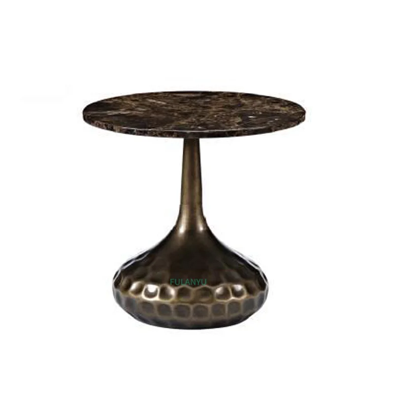 Chocolate-colored lacquered coffee table Chocolate-colored lacquered coffee table