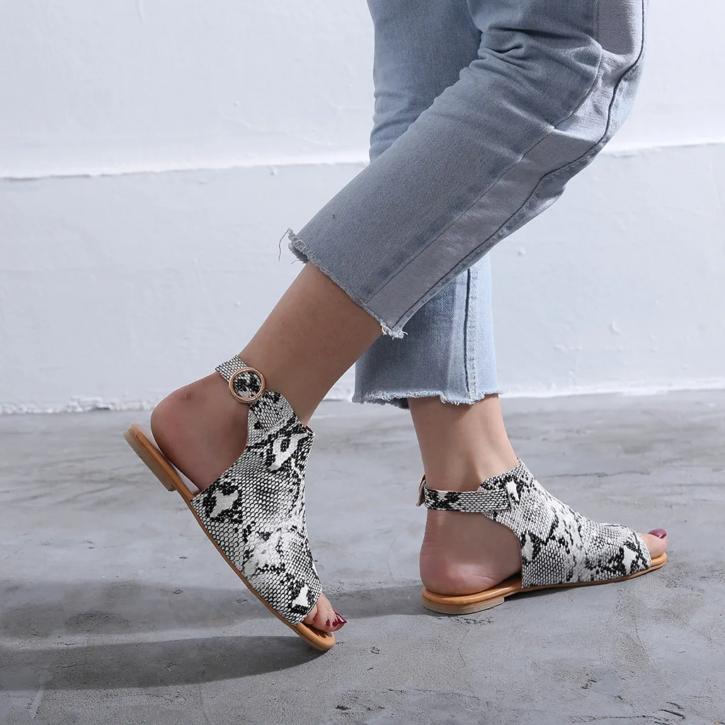 Для женщин Дамская мода открытый носок ботинки на плоской подошве с пряжкой в Повседневное в римском стиле на плоской подошве; туфли с широко открытым носком; повседневная женская обувь; мягкая женская обувь; пляжные босоножки T9