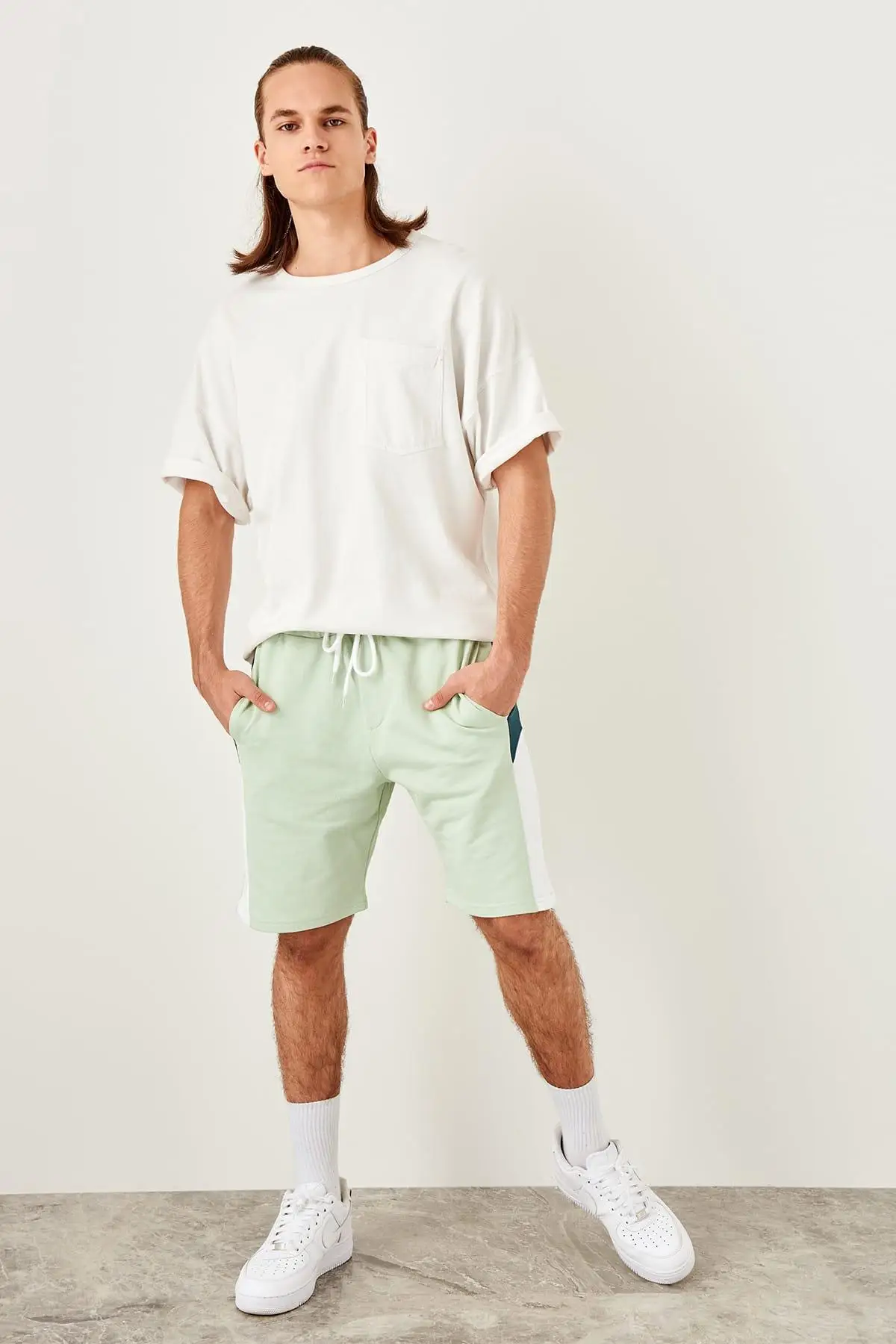 

Trendyol New Mint Men Panelled Shorts TMNSS19SE0063