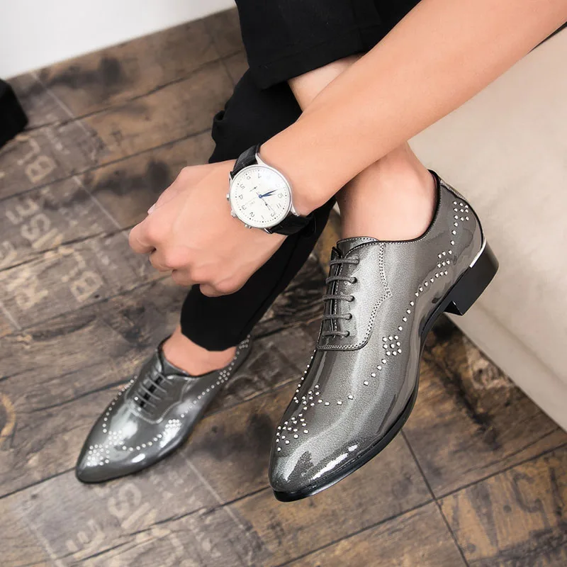 BomKinta/модные мужские туфли в деловом стиле с заклепками; кожаные модельные туфли; Мужские броги в британском стиле; мужские свадебные туфли на плоской подошве с острым носком - Цвет: Gray
