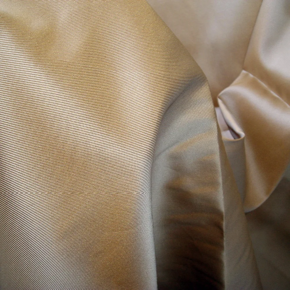 

Yarn dyed textured pure silk fabric 110 cm wide silk twill fabric fashion
