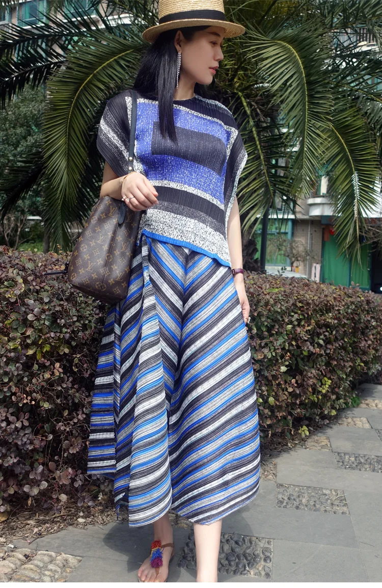 

FREE SHIPPING Miyake fold Vintage striped short-sleeve round collar T-shirt + wide leg pants suit IN STOCK