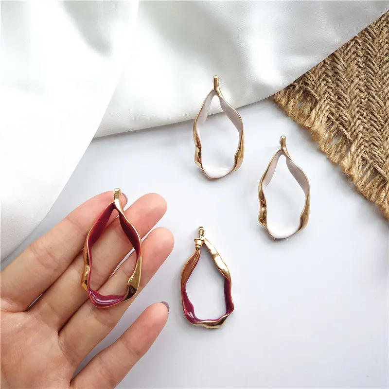 

Geometric Exaggerated Wave Stud Earrings For Women Retro Personality Waterdrop Irregular Earrings Simple Fashion Party Jewelry