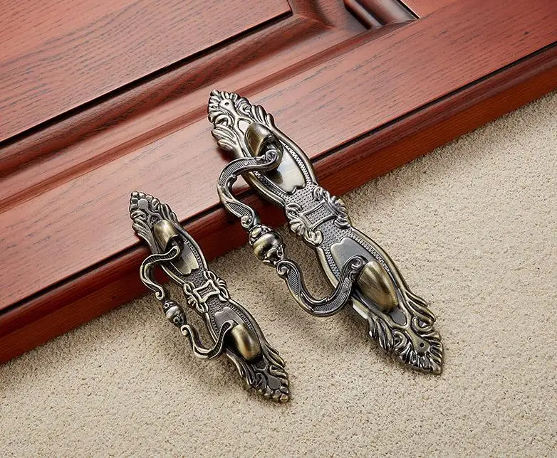 FAST SHIPPING Antique Brass Finish Collections Ancient European Style Garden Cabinet handle Cabinet Knob Door Pull FAST SHIPPING Antique Brass Finish Collections Ancient European Style Garden Cabinet handle Cabinet Knob Door Pull