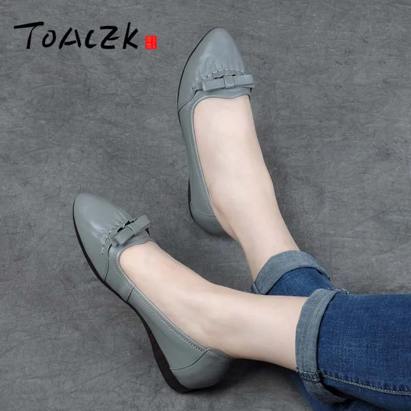 

Leather comfortable flat anti-skid shoes soft sole spring and autumn culture match the Korean version of maternity shoes