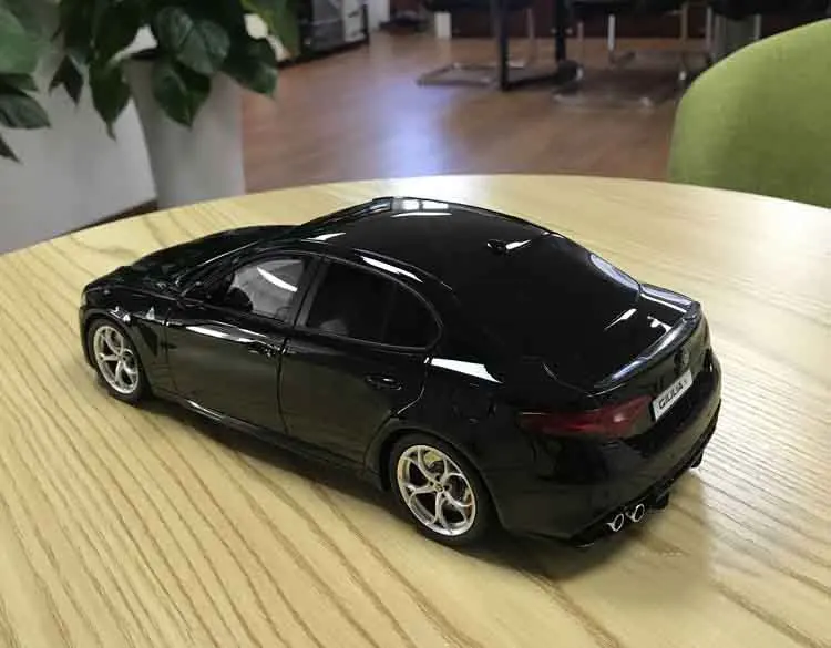 Отто высокое моделирование 1: 18 Alfa Romeo Giulia Quadrifoglio OT793 полимерная модель автомобиля