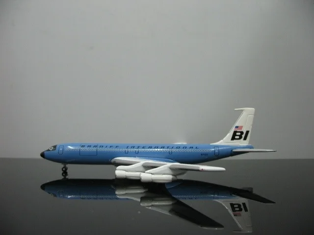 

1:400 U.S Braniff International Aviation 707 N7103 Aircraft Model