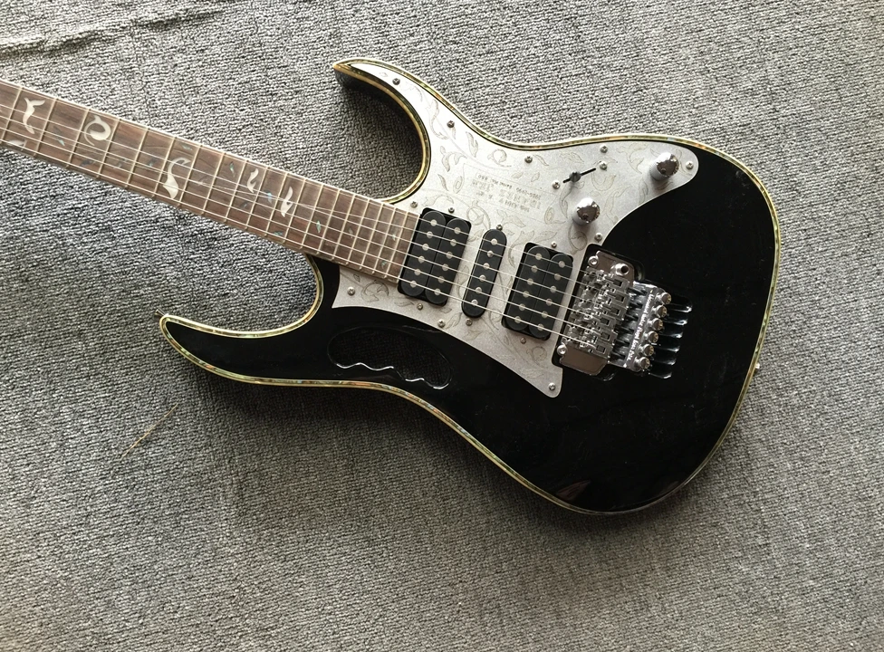 

New Electric Guitar Black Tremolo bridge pickgard Carving pattern