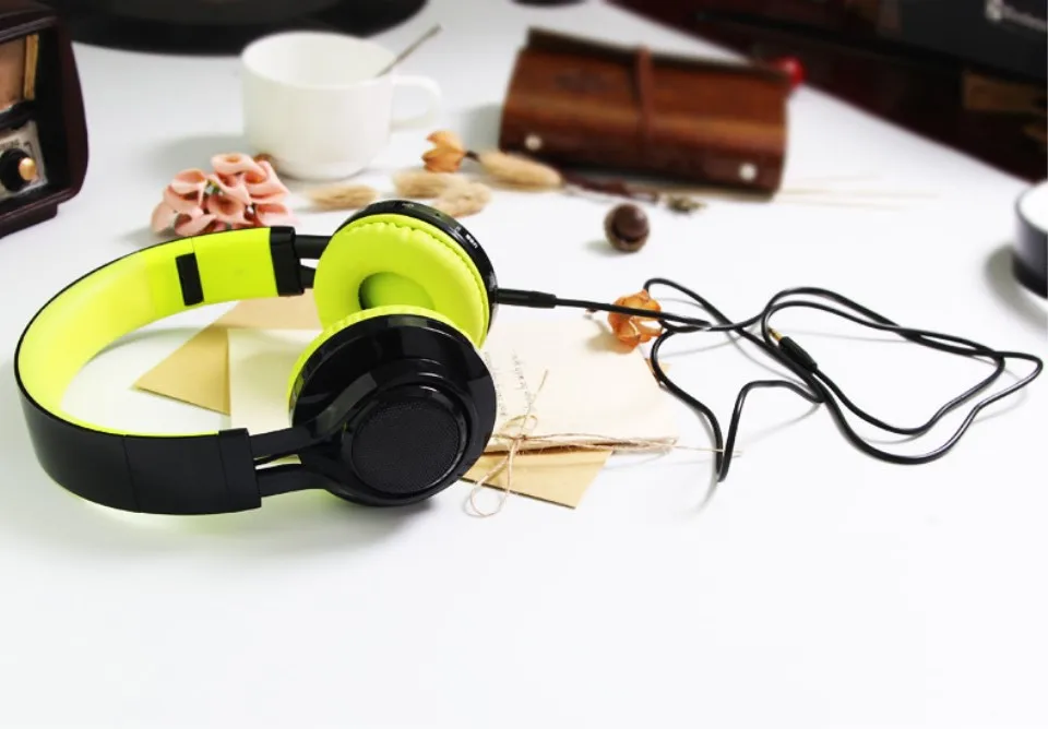 Sunorm AB005 wireless stereo Bluetooth headset with a microphone TF card FM FM rhythm LED headphones give children the best gift