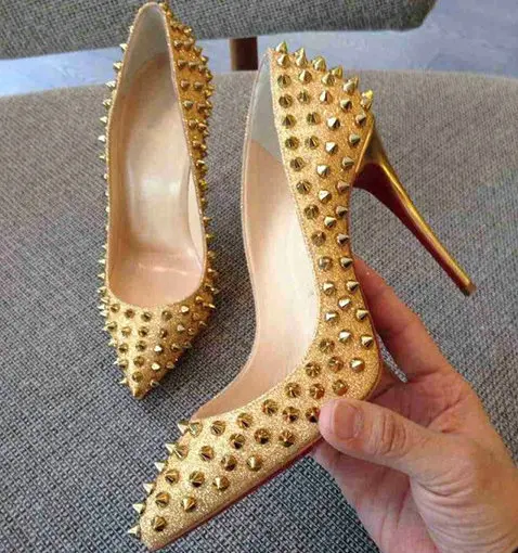 Новые модные туфли-лодочки в европейском стиле с заклепками на невысоком каблуке туфли на шпильке с острым носком на высоком каблуке для ночного клуба тонкие туфли - Цвет: Gold