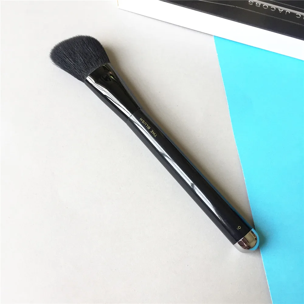 Marc Jacobs Angled Blush Brush #10 _ 2