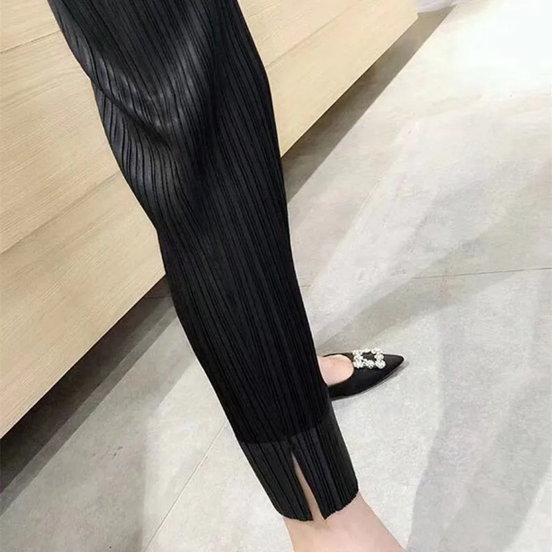 

Miyake pleated pants female 2019 spring and summer thin section loose slim versatile pencil pants straight female free shipping