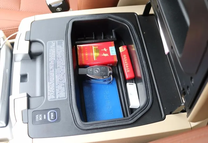 Non-Slip Mat In Central Armrest Container Holder Stowing Box For Land Cruiser 200 LC200 Accessories 2008-