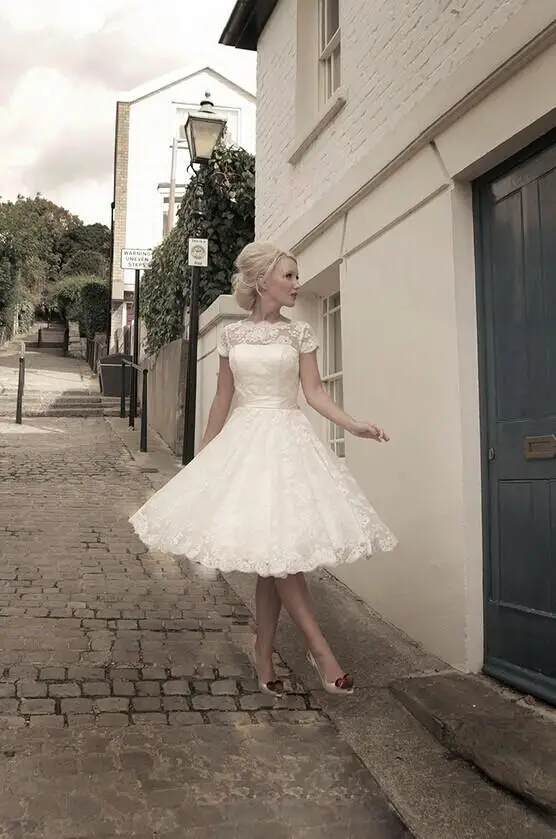

2016 New Vintage Short Wedding Dresses Knee Length Bateau Neck Sheer Wedding Dresses Lace Bridal Dresses Gown